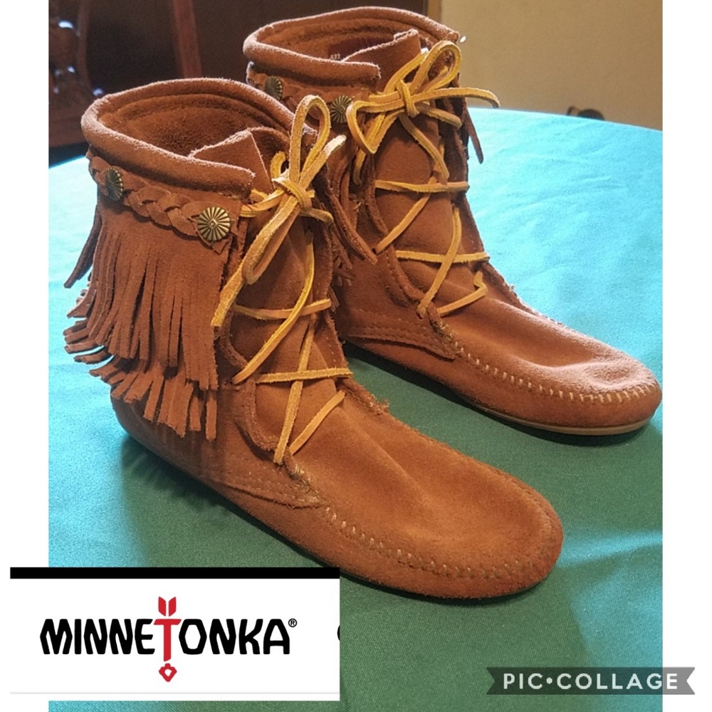 LEATHER MOCCASINS